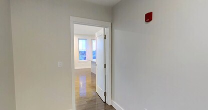 400 McGrath Hwy, Unit 201 in Somerville, MA - Building Photo - Building Photo