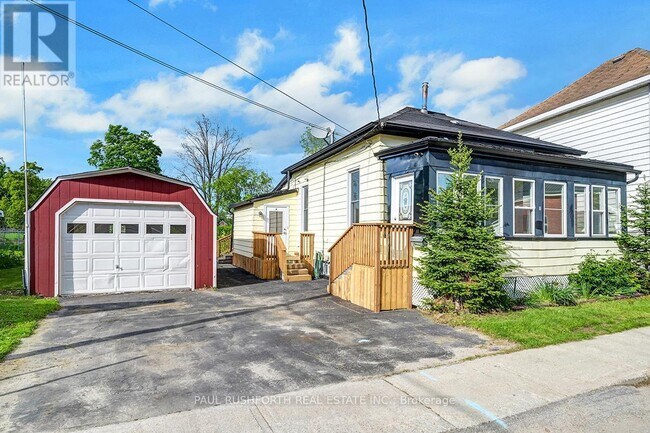 1 Winnifred St S in Smiths Falls, ON - Building Photo - Building Photo