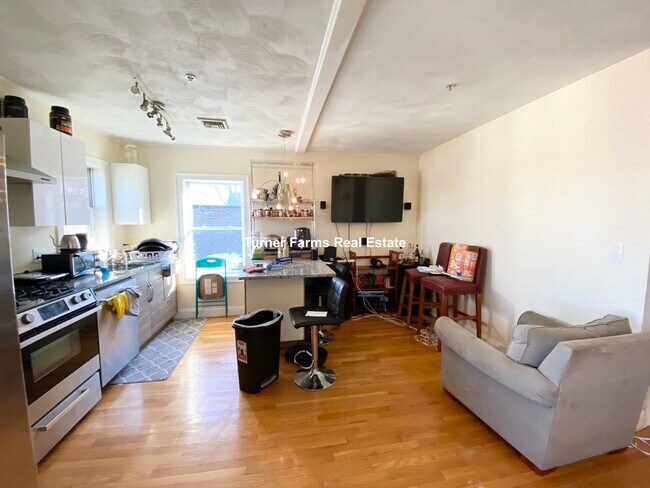 128 Hillside St, Unit 2