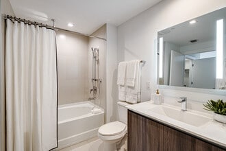 Sanctuary in Doral, FL - Foto de edificio - Interior Photo