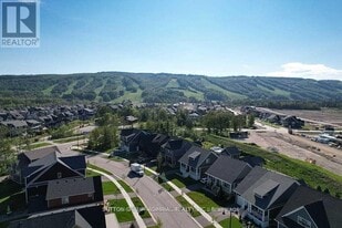 113 Red Pine St. in Blue Mountains, ON - Building Photo