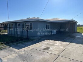 11464 W Larch Rd in Tracy, CA - Building Photo