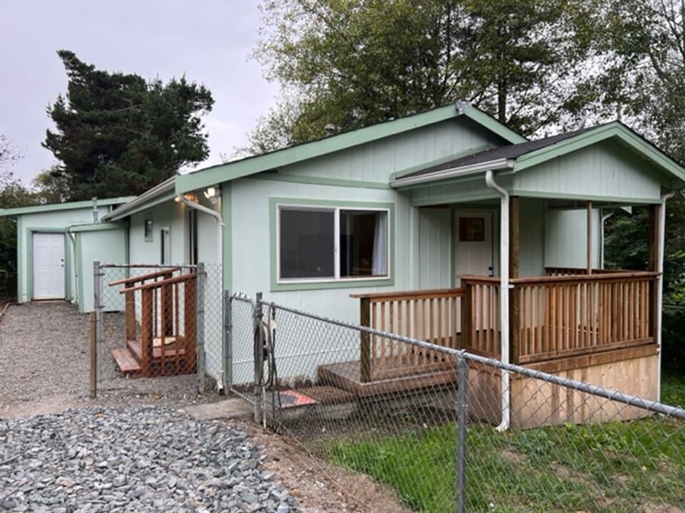 3390 West End Rd in Arcata, CA - Building Photo