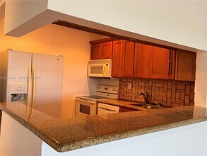 2600 NE 135th St in North Miami, FL - Building Photo - Building Photo