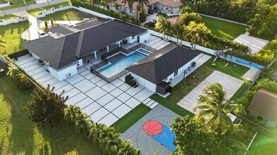 365 NW 132nd Ave in Miami, FL - Building Photo - Building Photo