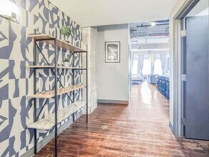 555 Evergreen St in Dallas, TX - Building Photo - Building Photo