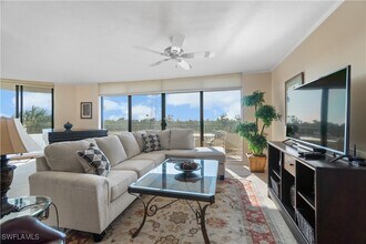 6001 Pelican Bay Blvd in Naples, FL - Building Photo - Building Photo