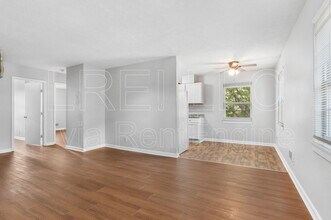 4405 Landside Dr in Louisville, KY - Foto de edificio - Building Photo