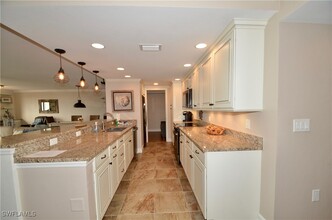 10851 Gulf Shore Dr in Naples, FL - Foto de edificio - Building Photo