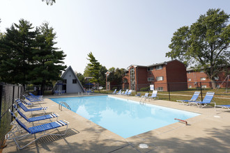 Country Club Apartments in Indianapolis, IN - Building Photo - Building Photo