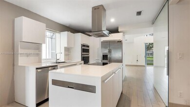909 Garnet Cir in Weston, FL - Building Photo - Building Photo