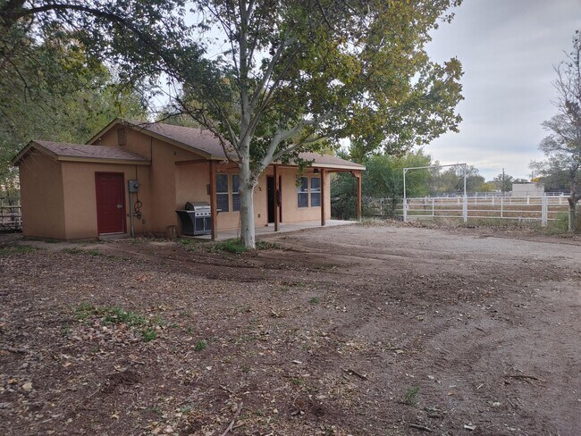 170 El Cerro Lp in Los Lunas, NM - Building Photo - Building Photo