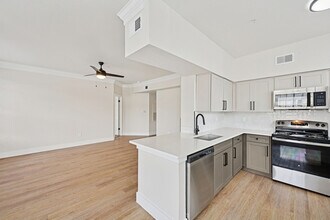 Barnett in Houston, TX - Building Photo - Building Photo