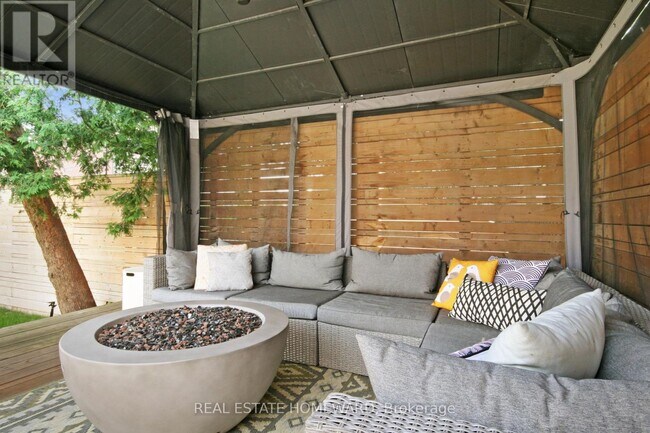 12 Athlone Rd in Toronto, ON - Building Photo - Building Photo