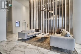 3900 Confederation Pkwy in Mississauga, ON - Building Photo - Building Photo