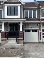 13 Rochester Dr in Barrie, ON - Building Photo