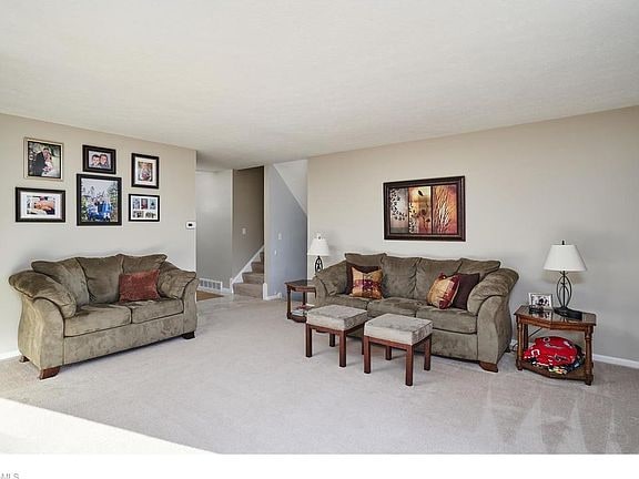 13910 Aspen Oval in North Royalton, OH - Building Photo - Building Photo