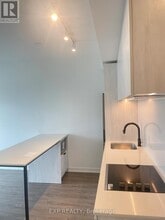 2495 Eglinton Ave W in Mississauga, ON - Building Photo - Building Photo