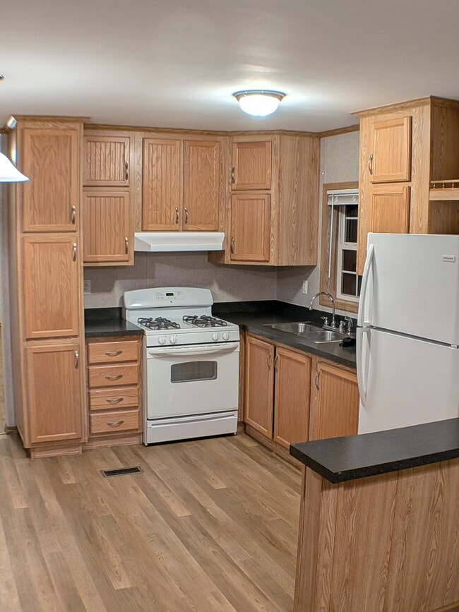 47 Dudley Plz in Woodford, VT - Foto de edificio - Building Photo