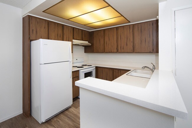 6046 Rancho Mission Rd in San Diego, CA - Building Photo - Building Photo