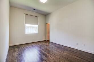 2210 Hutchins St in Houston, TX - Building Photo - Building Photo