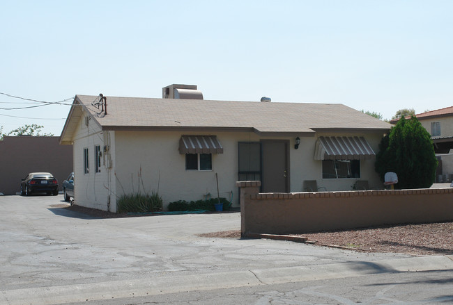 Greenway Gardens in Phoenix, AZ - Building Photo - Building Photo