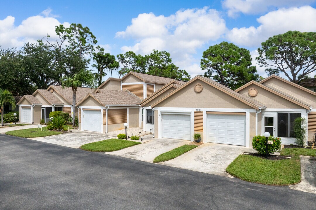 Villas of Fountain Lakes in Estero, FL - Building Photo