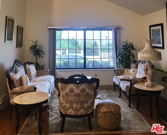 1781 Benton Wy in Los Angeles, CA - Building Photo - Building Photo