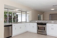 7821 Fairway Blvd in Miramar, FL - Building Photo - Building Photo