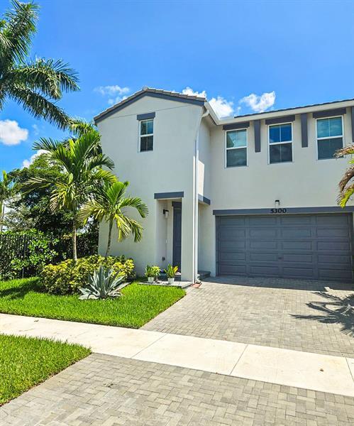 5300 Thatcher Ct in Westlake, FL - Foto de edificio - Building Photo