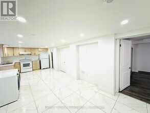 116 Eldomar Ave in Brampton, ON - Building Photo - Building Photo