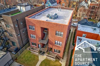 3231 N Kenmore Ave, Unit 3 in Chicago, IL - Building Photo - Building Photo