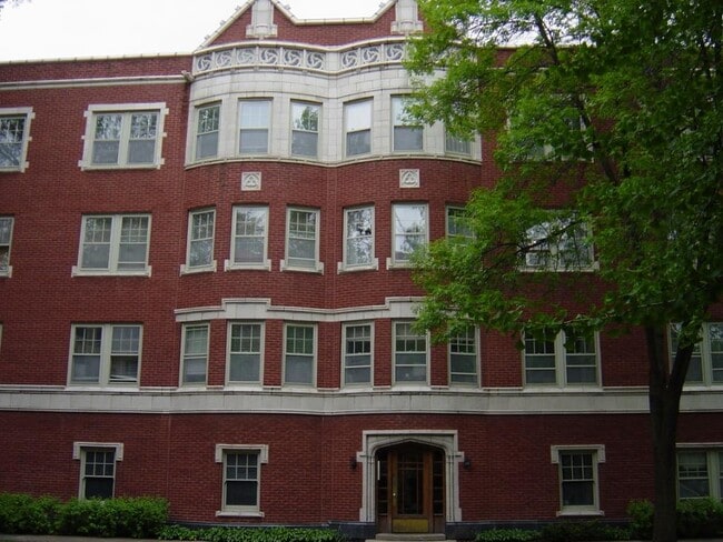 property at 218 S Oak Park Ave