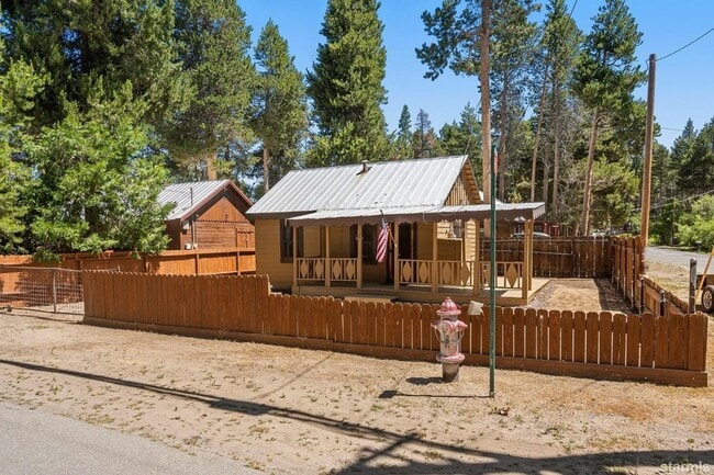 1081 Sonora Ave in South Lake Tahoe, CA - Building Photo - Building Photo