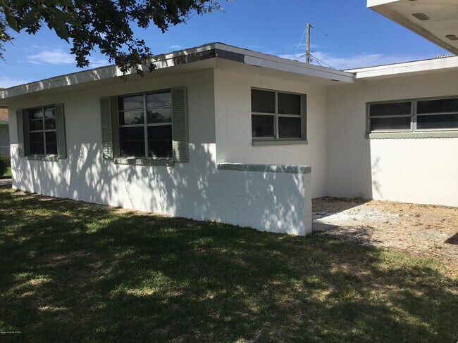 property at 383 Cyprus Dr