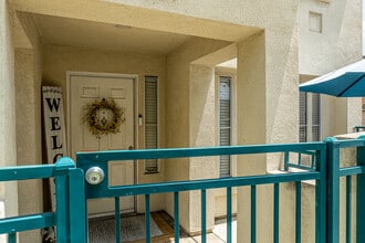 6350-6390 Gage Ave in Bell Gardens, CA - Foto de edificio - Building Photo