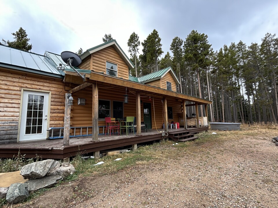 1046 Lemmers Rd in Casper, WY - Foto de edificio