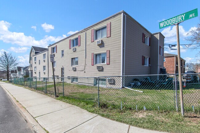 36 Woodbury Ave in Norwalk, CT - Building Photo - Building Photo