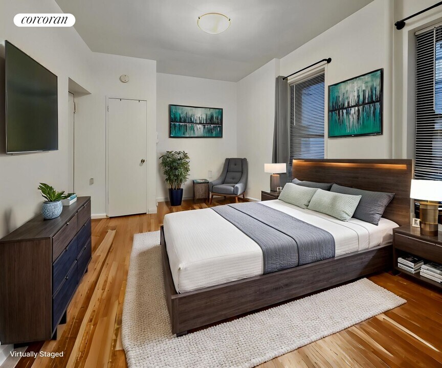 339 E 57th St in New York, NY - Building Photo
