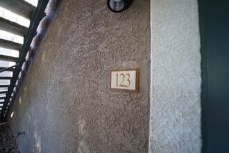 9330 W Maule Ave in Las Vegas, NV - Building Photo - Building Photo