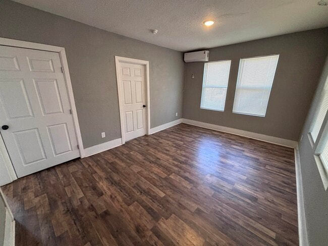 1801 11th St in Wichita Falls, TX - Foto de edificio - Building Photo