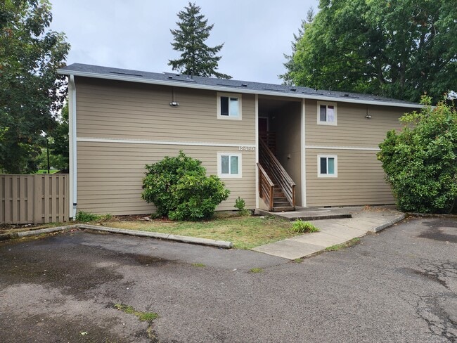 12480 SW Gingham Ln, Unit A in Beaverton, OR - Building Photo - Building Photo