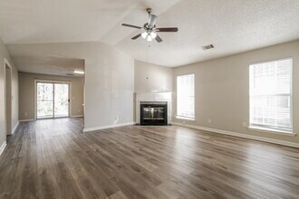 3568 Brookstone Way, Unit 1403 in Union City, GA - Building Photo - Building Photo