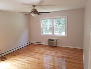 17 Old Allamuchy Rd, Unit 2 in Hackettstown, NJ - Foto de edificio - Building Photo