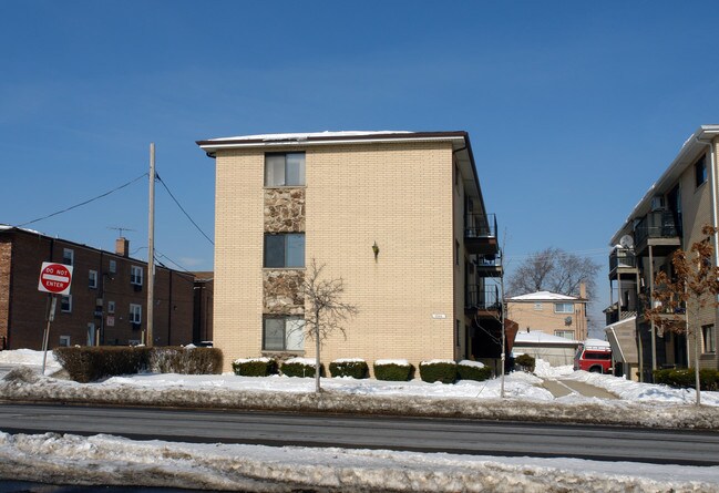 6334 W 65th St in Chicago, IL - Building Photo - Building Photo