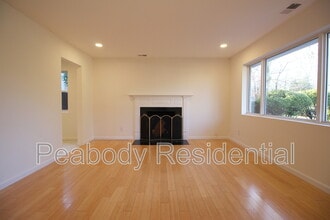 2129 Grayson Pl in Falls Church, VA - Building Photo - Building Photo