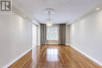 4598 Willow Creek Dr in Mississauga, ON - Building Photo - Building Photo