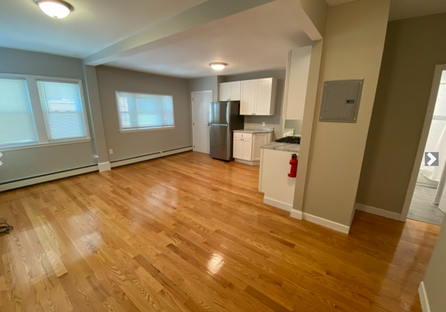 73 Hall Ave, Unit 2 in Somerville, MA - Foto de edificio - Building Photo