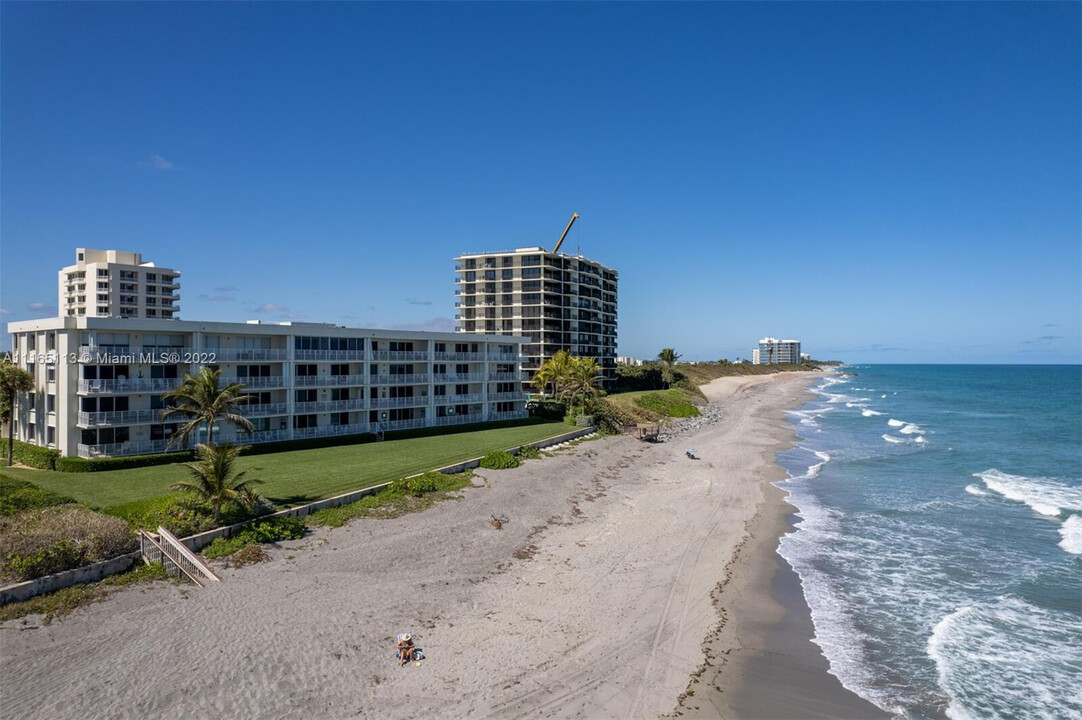 350 Beach 205 Rd in Tequesta, FL - Building Photo