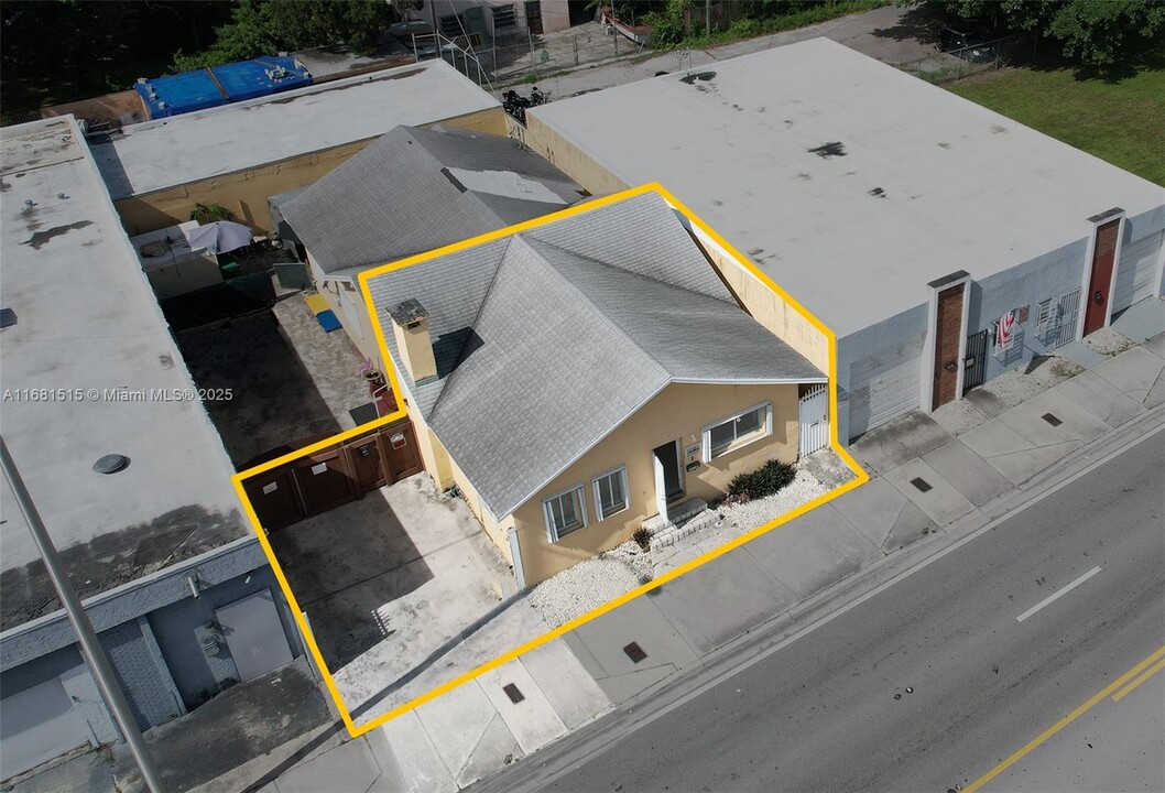 1210 NW 7th Ave in Miami, FL - Building Photo